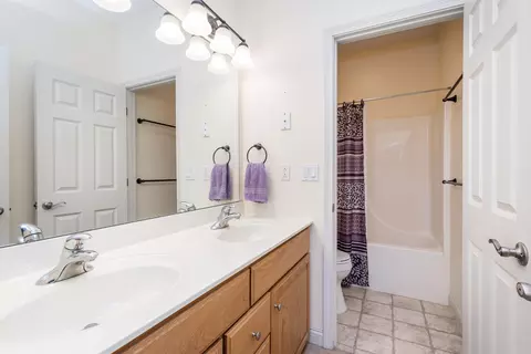 Bath - 1232 Ryan Dr, Centralia, MO 65240 photo 5 of 6