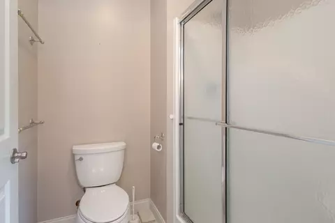 Bath - 1232 Ryan Dr, Centralia, MO 65240 photo 3 of 6