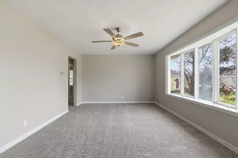 Living - 10 Wonneman Cir, Mexico, MO 65265 photo 2 of 6