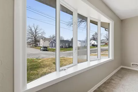 Living - 10 Wonneman Cir, Mexico, MO 65265 photo 3 of 6