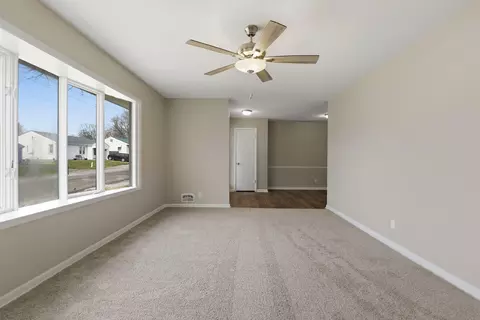 Living - 10 Wonneman Cir, Mexico, MO 65265 photo 4 of 6