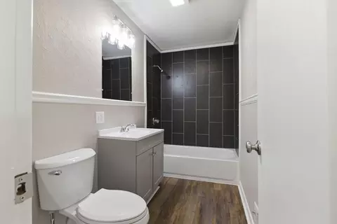 Bath - 10 Wonneman Cir, Mexico, MO 65265 photo 1 of 2