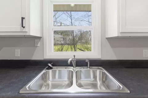 Kitchen - 10 Wonneman Cir, Mexico, MO 65265 photo 3 of 5
