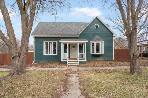 706 7th St, Boonville, MO 65233