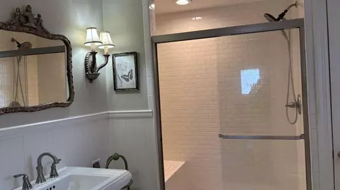 Bath - 418 Main St, Arrow Rock, MO 65320 photo 2 of 3