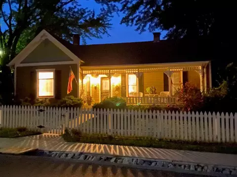 Exterior - 418 Main St, Arrow Rock, MO 65320 photo 2 of 9