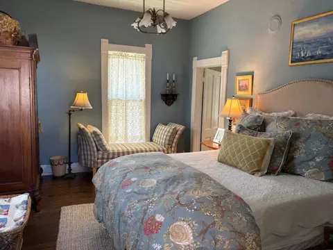 Bedroom - 418 Main St, Arrow Rock, MO 65320 photo 2 of 4