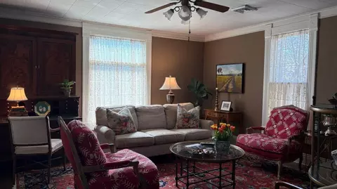 Living - 418 Main St, Arrow Rock, MO 65320 photo 2 of 3