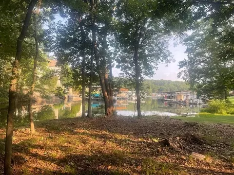 713 Muirfield Dr, Sunrise Beach, MO 65079