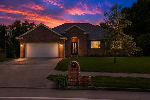 3806 Grant Ln, Columbia, MO 65203