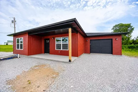 1338 E Bias Ln, Centralia, MO 65240