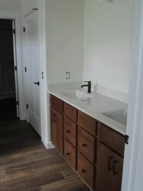Bath - 808 N Barela Cir, Centralia, MO 65240 photo 1 of 2