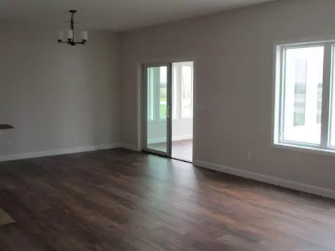 Living - 808 N Barela Cir, Centralia, MO 65240 photo 2 of 4