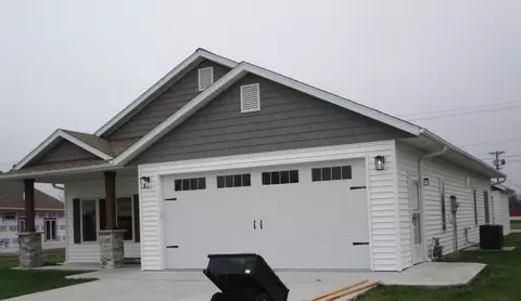 Exterior - 808 N Barela Cir, Centralia, MO 65240 photo 2 of 5