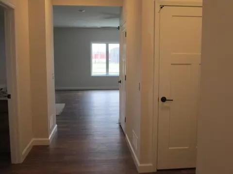 Entry Way - 808 N Barela Cir, Centralia, MO 65240 photo 1 of 1
