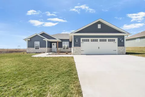 2491 Greenside Dr, Boonville, MO 65233