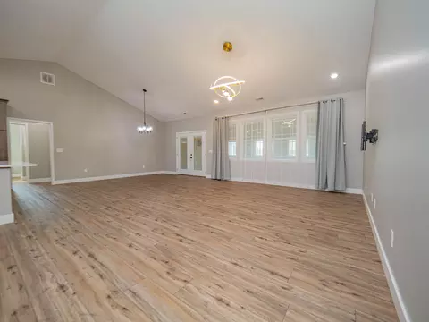 Living - 2105 Vinny Ave, Moberly, MO 65270 photo 4 of 8