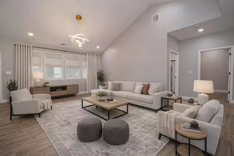 Living - 2105 Vinny Ave, Moberly, MO 65270 photo 1 of 8