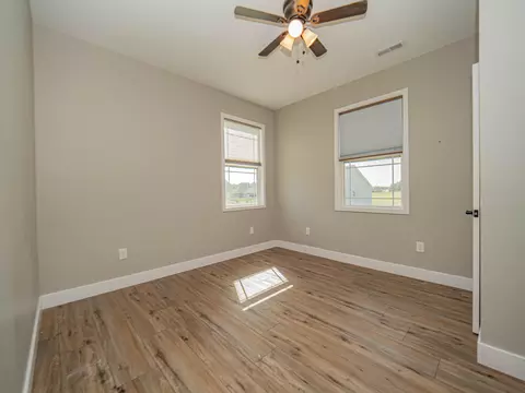 Bedroom - 2105 Vinny Ave, Moberly, MO 65270 photo 6 of 7