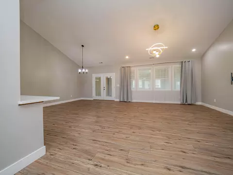 Living - 2105 Vinny Ave, Moberly, MO 65270 photo 3 of 8