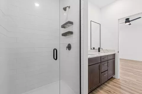 Bath - 4809 Maple Leaf Dr, Columbia, MO 65201 photo 2 of 7