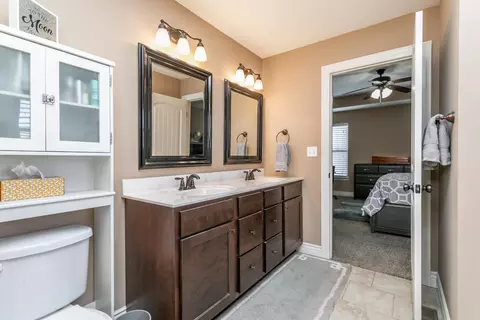 Bath - 4601 Maple Leaf Dr, Columbia, MO 65201 photo 2 of 3
