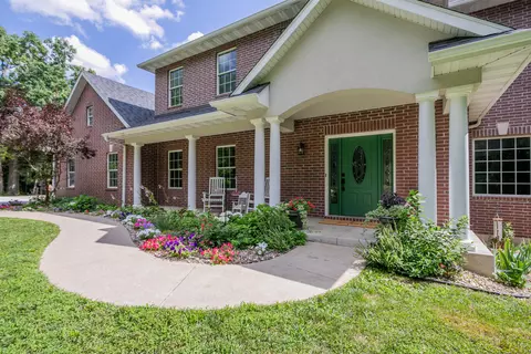 5860 E Osage Ridge Ln, Columbia, MO 65201