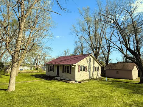 302 W Prairie St, Auxvasse, MO 65231