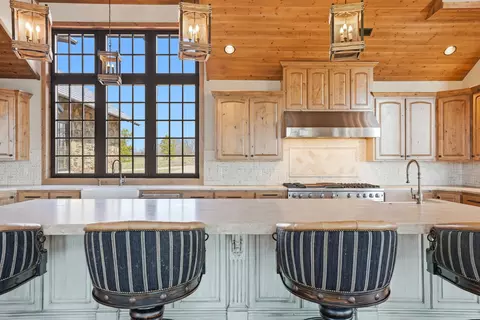 Kitchen - 6768 E New Haven Rd, Columbia, MO 65201 photo 6 of 9