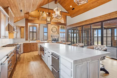 Kitchen - 6768 E New Haven Rd, Columbia, MO 65201 photo 4 of 9