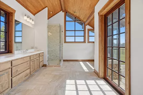 Bath - 6768 E New Haven Rd, Columbia, MO 65201 photo 1 of 10