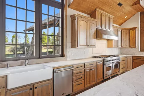 Kitchen - 6768 E New Haven Rd, Columbia, MO 65201 photo 8 of 9