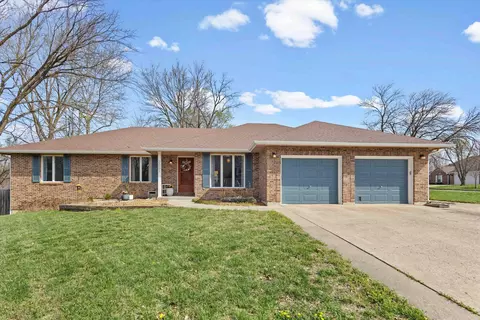 2001 S Deerborn Cir, Columbia, MO 65203