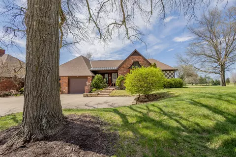 3901 Woodrail On The Grn, Columbia, MO 65203