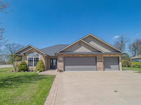 1001 Bradford Cir, Moberly, MO 65270