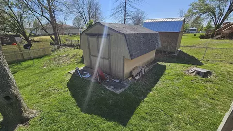 Exterior - 1208 Perry Ln, Fulton, MO 65251 photo 7 of 8