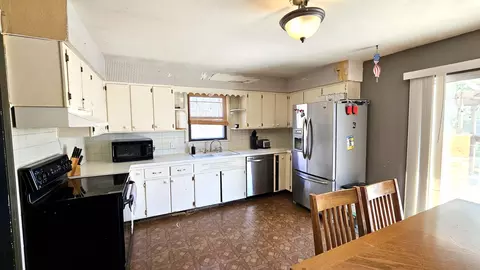 Kitchen - 1208 Perry Ln, Fulton, MO 65251 photo 1 of 4