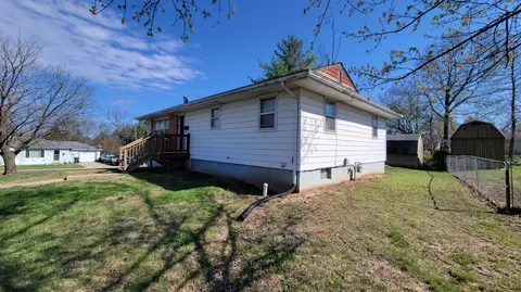 Exterior - 1208 Perry Ln, Fulton, MO 65251 photo 3 of 8