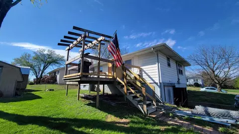 Exterior - 1208 Perry Ln, Fulton, MO 65251 photo 6 of 8