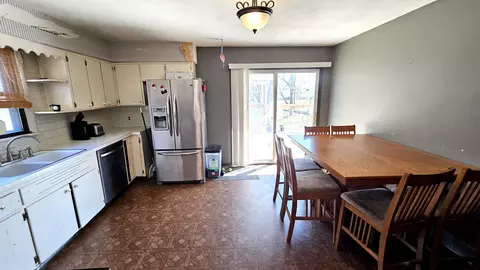 Kitchen - 1208 Perry Ln, Fulton, MO 65251 photo 2 of 4