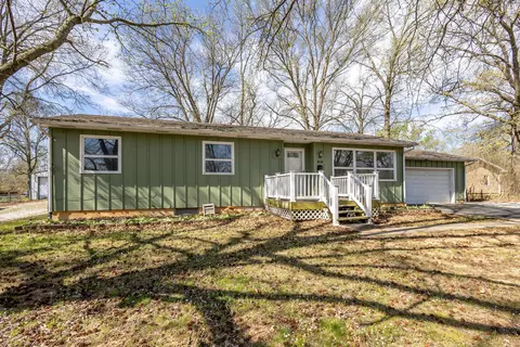 Exterior - 603 Spring Valley Dr, Windsor, MO 65360 photo 2 of 5