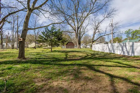Exterior - 603 Spring Valley Dr, Windsor, MO 65360 photo 4 of 5