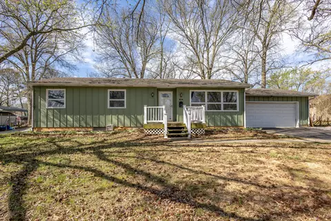 603 Spring Valley Dr, Windsor, MO 65360