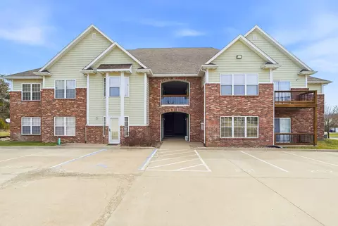 5315 Pebble Beach Dr #103, Columbia, MO 65201