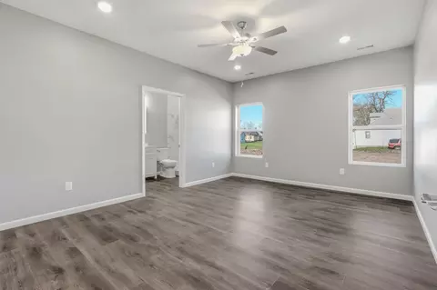 Living - 1000 Henry St, Moberly, MO 65270 photo 3 of 3
