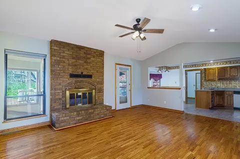 Living - 1605 Independence Rd, Rolla, MO 65401 photo 6 of 10