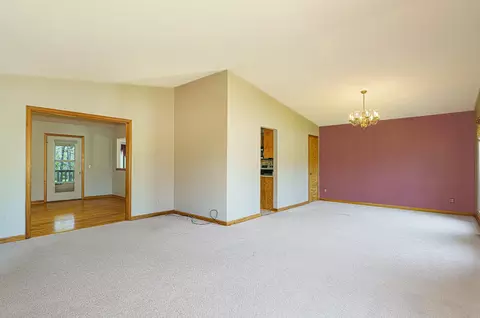 Living - 1605 Independence Rd, Rolla, MO 65401 photo 2 of 10