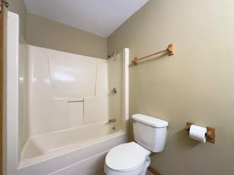 Bath - 1605 Independence Rd, Rolla, MO 65401 photo 3 of 4