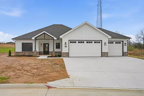 1332 Kiowa Ct, Boonville, MO 65233