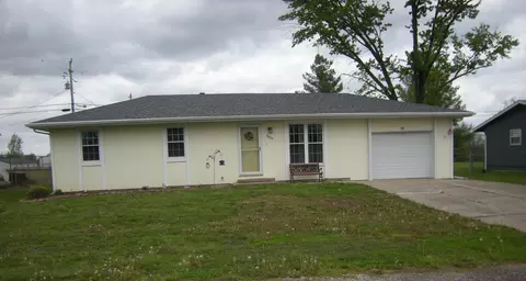 8205 W Trails West Dr, Columbia, MO 65202